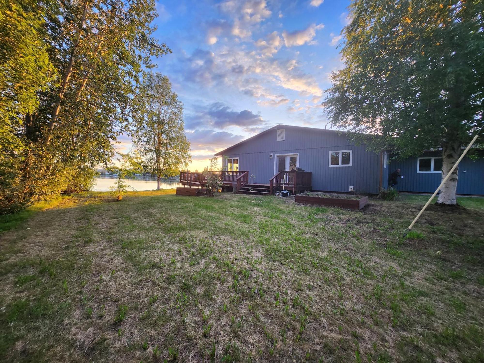 Hidden Lakefront Villa Fairbanks Exterior photo